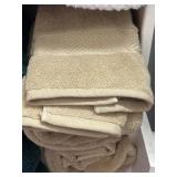 Better Homes And Gardens (4) Pc Set Includes (2)
