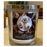 Hallmark Vanilla Nut Cupcake Scented 16oz