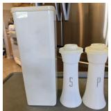 Tupperware Salt & Pepper Shakers & Cracker Keeper
