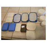 (14) Rubbermaid Containers w/Lids