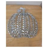 August & Leo Silver Pumpkin 16x14