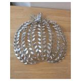 August & Leo Gold Pumpkin 16x14