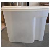 Rubbermaid 21 Cup Container/Dispenser