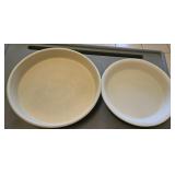 New Pampered Chef Pie Dish & Sassafrass Round