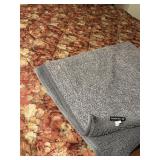 (1) King Size Floral Quilt & (1) Memberï¿½s Mark