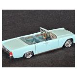 1:43 Die-cast 1961 Lincoln Continental Convertible