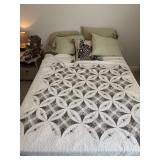 Queen Sz 'Star Wedding Ring' Pattern Quilt & (4)