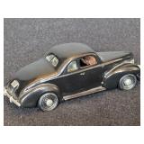 1:43 Scale Die-cast Black 1940 Ford Coupe