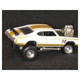1:64 Johnny Lightning 1972 Oldsmobile 442