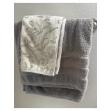 Better Homes and Gardens Hand Towel & (1) Towel