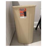 22' Hefty 13.3 Gallon Kitchen Trash Can