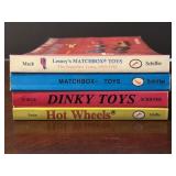 (4) VTG Schiffer Toy Collector Guides