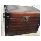 15ï¿½x9"x10.5ï¿½ Wooden Storage trunk featuring a