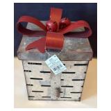 NWT Holiday Christmas Tabletop Decor Metal Gift