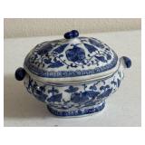 7" Vintage Blue and White Chinoiserie Covered