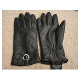 Sz M  Classic Black Leather Gloves