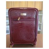 Samantha Brown 21" Spinner Suitcase