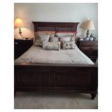 Kinkaid Solid Wood Queen Bed, Matress