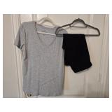 Sz Large T-shirt w/Sz Med Workout Capris