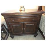 36"ï¿½18"ï¿½34" Kincaid Wooden Nightstand