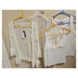 (4) Sz M/LG Light Colored Tops