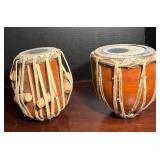 On the left a Tabla Dayan, a traditional Indian
