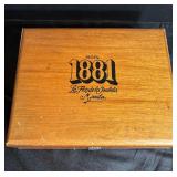 A a wooden Treinta 1881 La Flor de la Isabela
