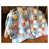 VINTAGE handmade quilt, 68"x84"