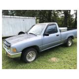 1990 Toyota Hilux DLX 2-door regular cab light