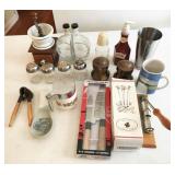 salt/pepper shakers, kitchenware, nut cracker