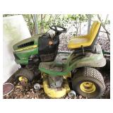 John Deere LA145 riding lawn mower, new battery,