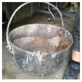 cast iron pot with handle