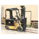 Caterpillar E5500 forklift (at best only works Caterpillar E5500 forklift (at best only works