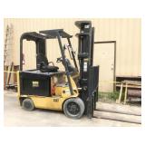 Caterpillar E5500 forklift (at best only works