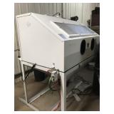 Cyclone FT60 blast cabinet with vacuum, 60" wide