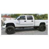 2004 GMC 2500HD Sierra crew cab 4x4 pickup