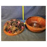 Wicker lidded basket