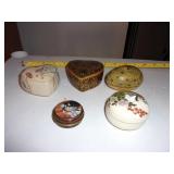 Tiny trinket boxes