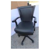 Adj Desk Chair w/Wood Arms(worn)