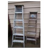 2 Stepladders(wooden 5 2 Stepladders(wooden 5