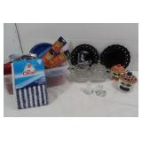 2 Vintage Wstmld Glass Black Plates, Plasticware&