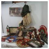 Primitive Christmas Decor & 3 Legged w/Bin