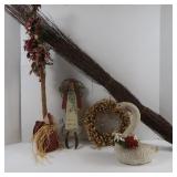 Primitive Decor w/Bin