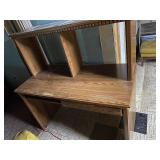 Desk w\Top Dividers