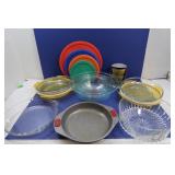 Pyrex bowl set w/lids, Pyrex pie plate & more