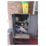 Sterilite OutdoorBox 2/Contents & Wood/Metal Stand