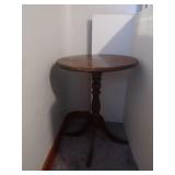 Antique Round Table-24"Dia & Tablecloth