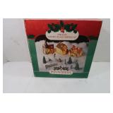 NIB Country Vill Christmas Set&Ceramic Tree Bottom