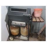Kenmore 600, 2 Burner Gas Grill w/Tanks