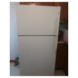 Kenmore Refrigerator w/Top Freezer&Icemaker
